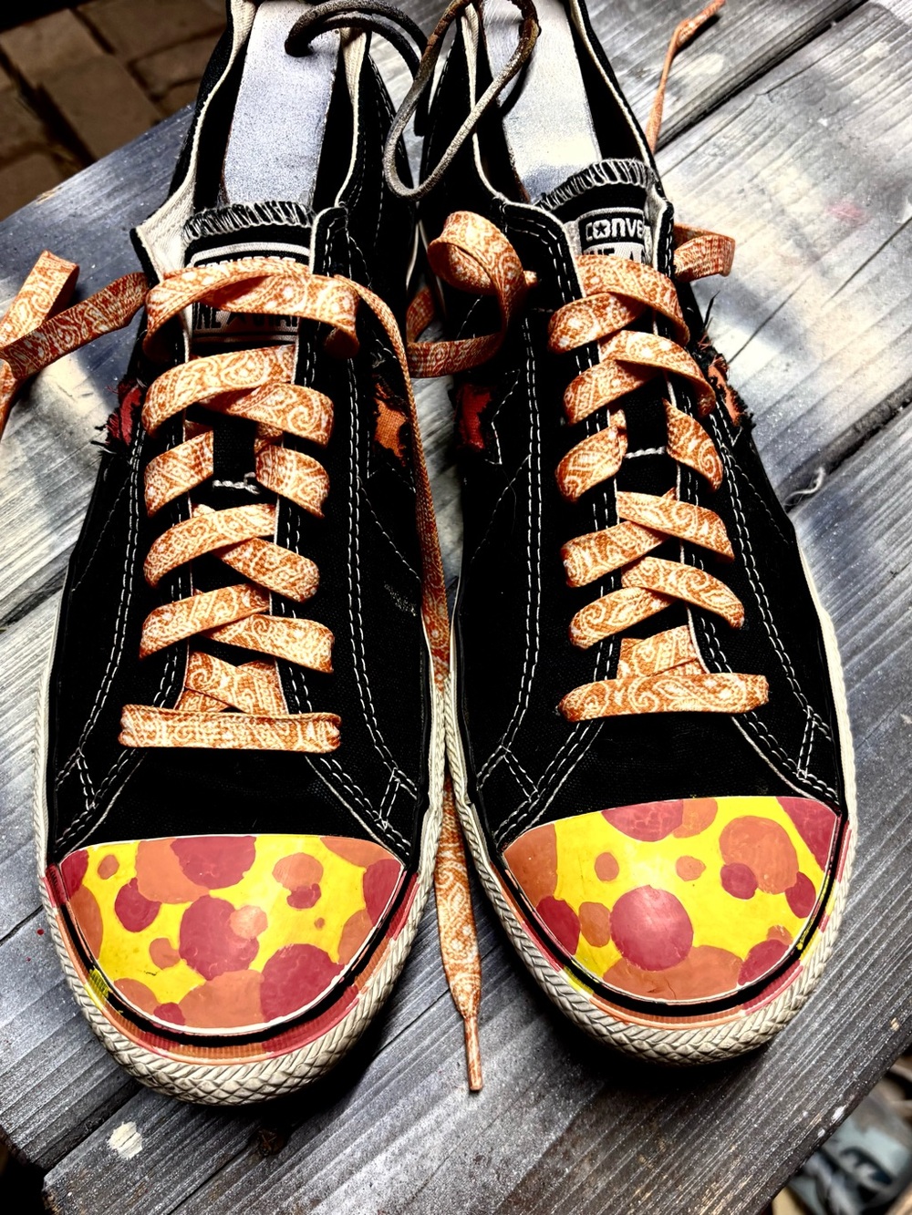 Converse Chuck Taylor All Star Low Top  yellow  and red polka dots Men 12
